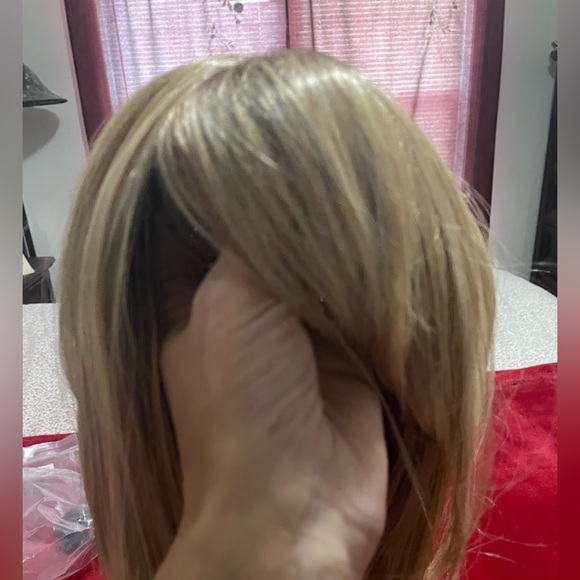 NWT-Hairdo-Graduated Glam Bob Wig - Picture 6 of 10